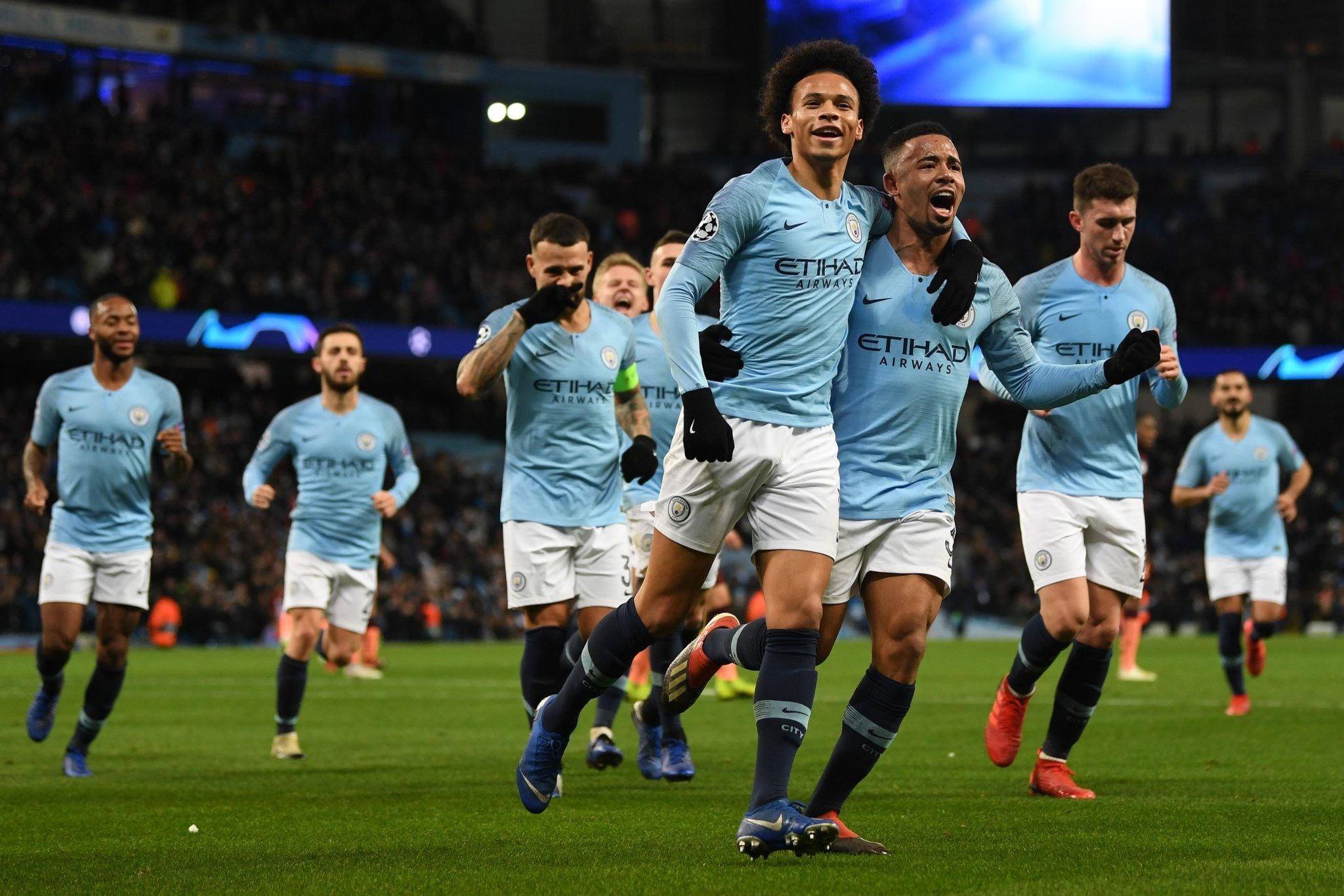 前锋不仅需 前锋不仅需